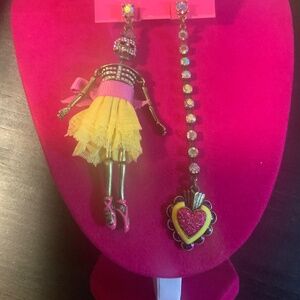 Betsey Johnson Viva La Betsey Shull Mismatched Earrings - P1